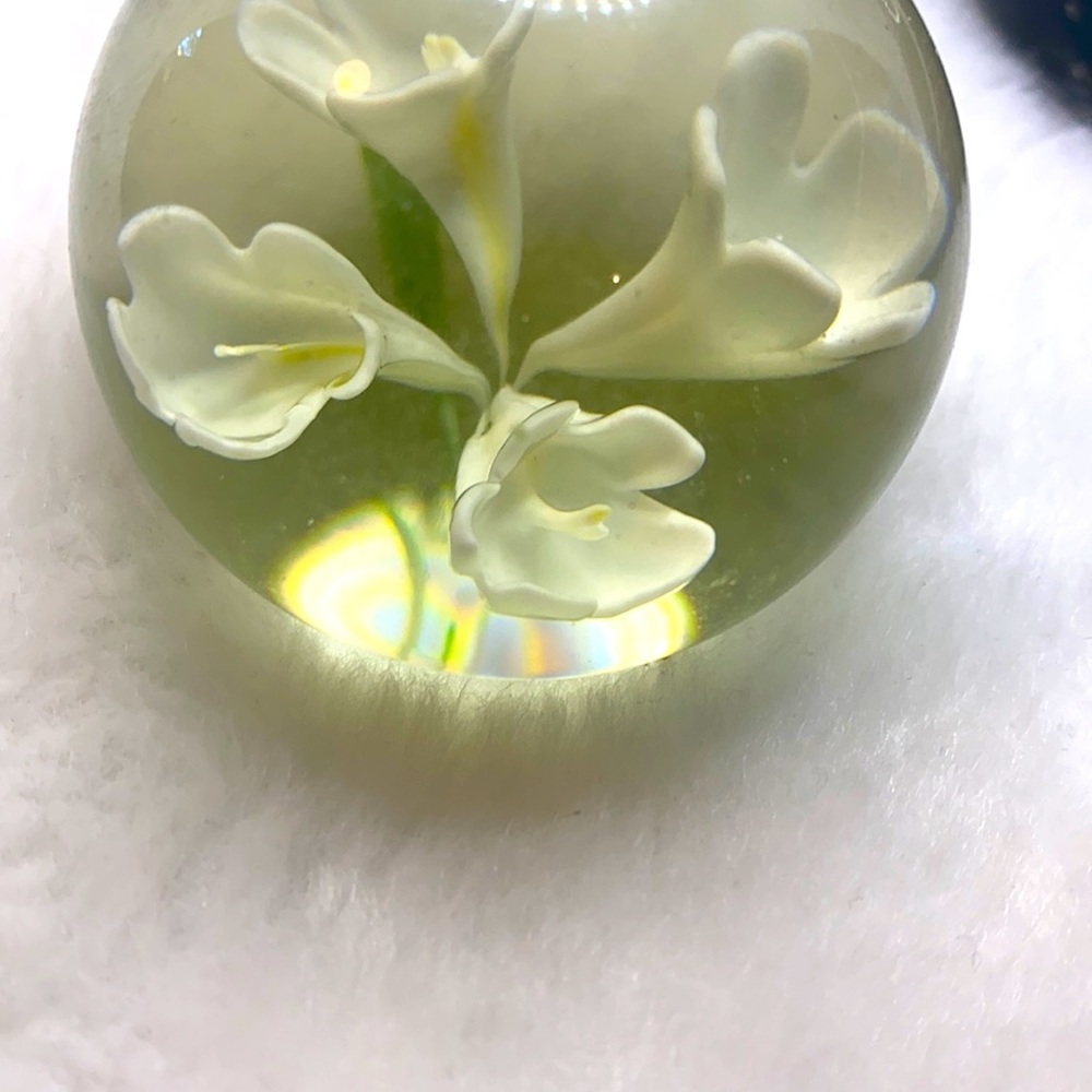 Vintage Blown Glass paperweight  2 1/2”